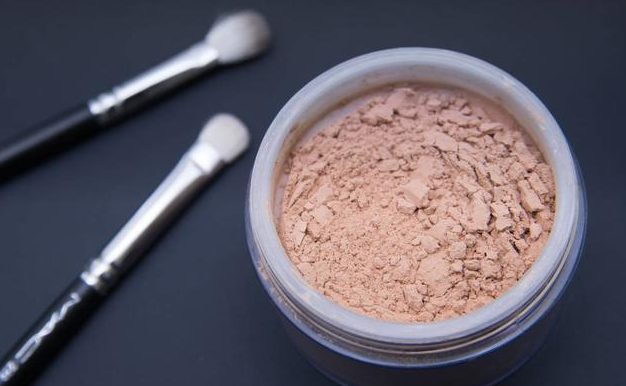 粉餅和散粉的區(qū)別是什么？