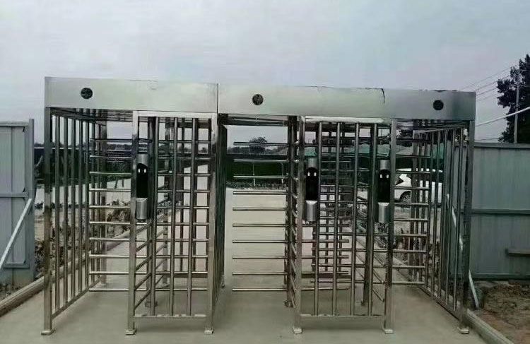 森林公園景區(qū)轉(zhuǎn)閘門合理分配出入口，人口密集也不怕