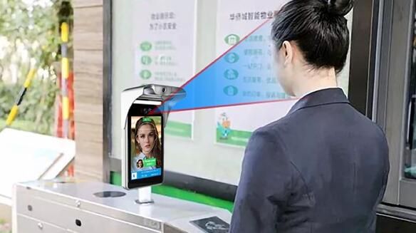 景區(qū)人臉識別一體機1.jpg