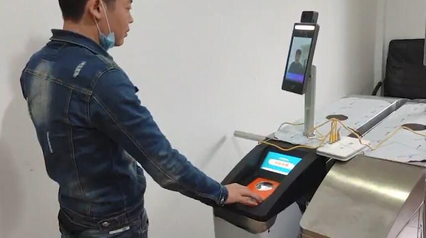 景區(qū)測溫儀人臉識別一體機價格2.jpg