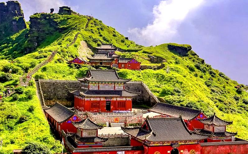 旅游景區(qū)網(wǎng)絡(luò)營(yíng)銷傳播信息的速度非?？?/></p><p>　　因?yàn)榫W(wǎng)絡(luò)傳播信息的速度非常快，所以旅游企業(yè)主要在網(wǎng)絡(luò)上發(fā)布關(guān)于旅游的信息，在一天之內(nèi)，就會(huì)被全世界各地的人們看到并有所了解，而游客也可以很輕松的找到適合自己的旅游線路及旅游產(chǎn)品，最終不斷擴(kuò)大旅游企業(yè)的市場(chǎng)份額。</p><p>　　<span style=