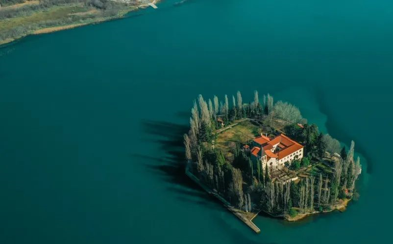 網(wǎng)紅景區(qū)產(chǎn)生的機制和背景