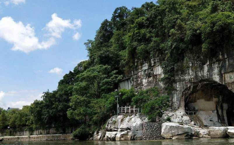 鄉(xiāng)村旅游營銷轉(zhuǎn)變傳統(tǒng)營銷觀念，進入互聯(lián)網(wǎng)營銷模式