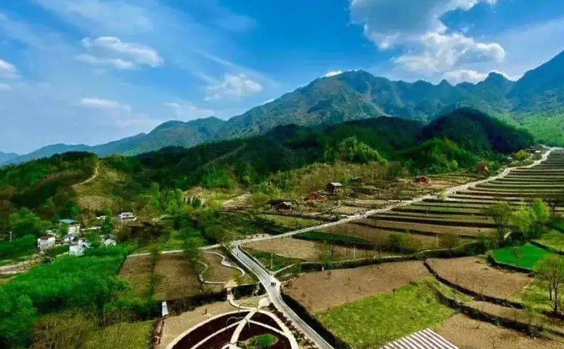 我國(guó)鄉(xiāng)村旅游發(fā)展現(xiàn)狀及未來(lái)趨勢(shì)