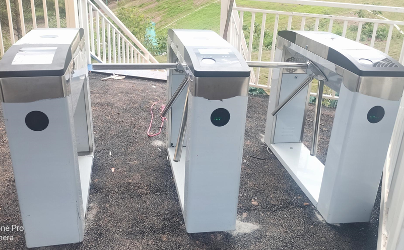 安裝票務(wù)閘機(jī)