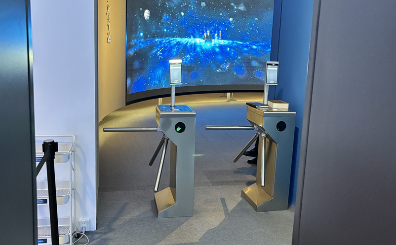 易景通專利研發(fā)，景區(qū)專用檢票閘機，有何不同？